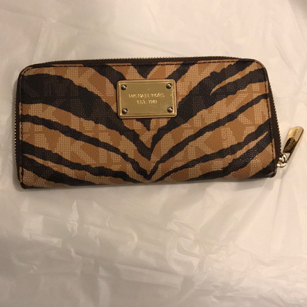 Michael Kors tiger wallet